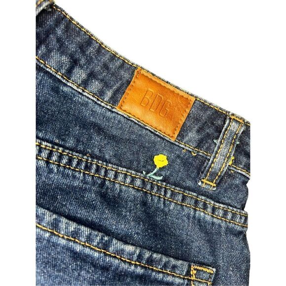 Urban Outfitters BDG Women’s 27 Denim Shorts Distressed Floral Dark Wash - Picture 5 of 8